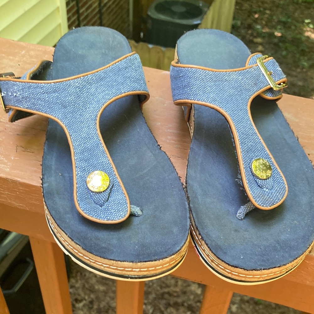Bench blue sandals